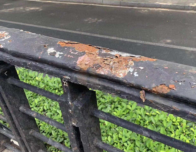 尤溪洲大桥铁栏杆修复前